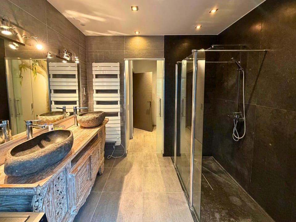 Shower, Bathroom, towels
