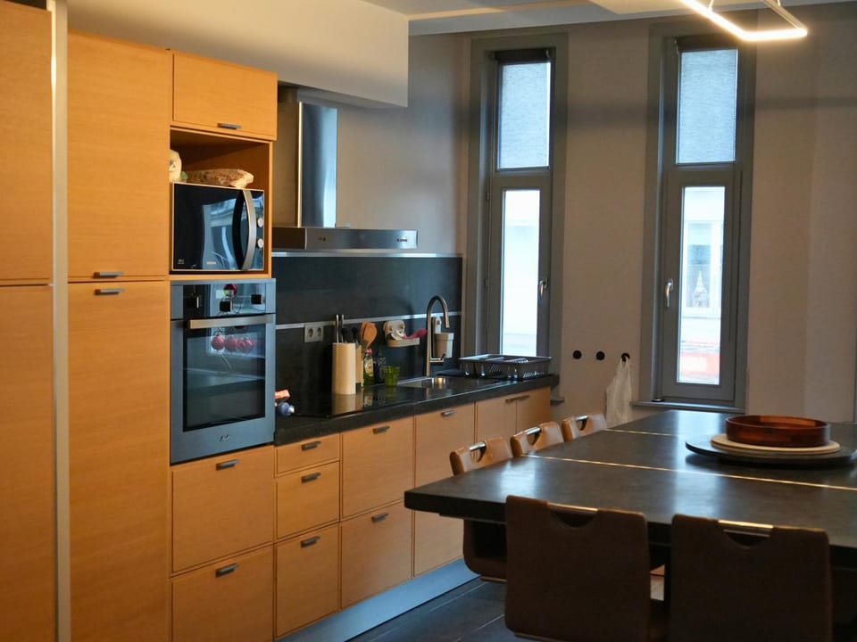 Coffee/tea facilities, Kitchen or kitchenette, dishwasher, oven, stove