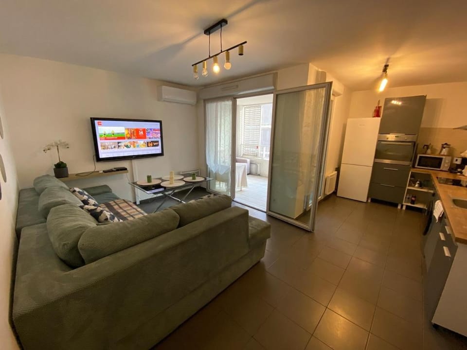 FLC- Vaste T2 -Parking-Air Conditioning-Terrace-6p-St Charles Apartment in Marseille