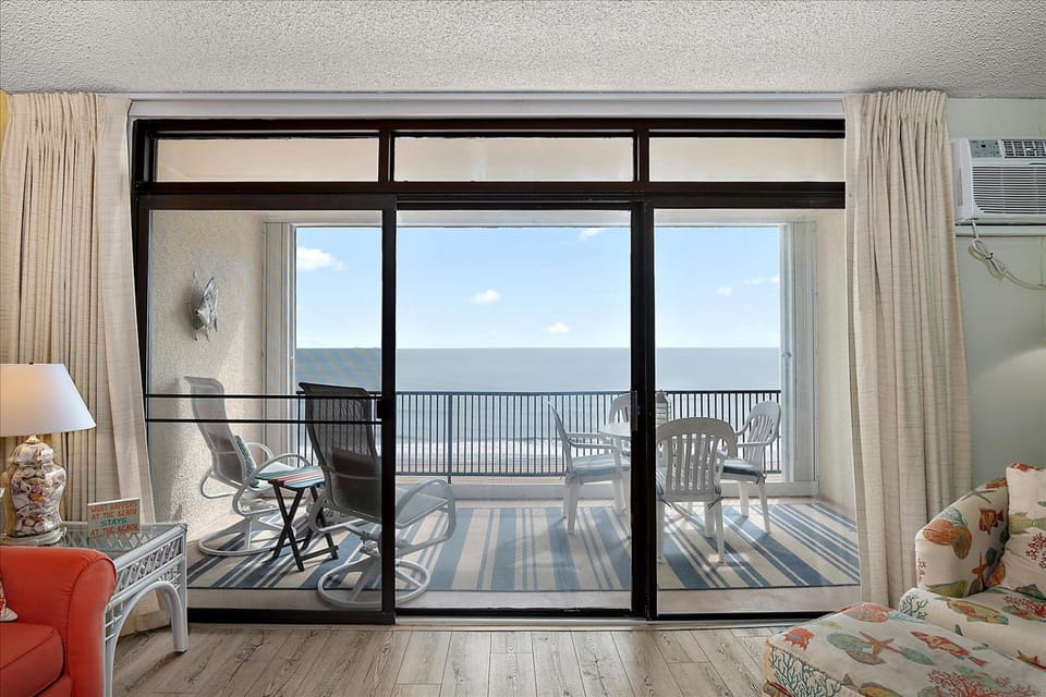 1 Bedroom Oceanfront Condo, Steps to the Beach! House in Ocean City
