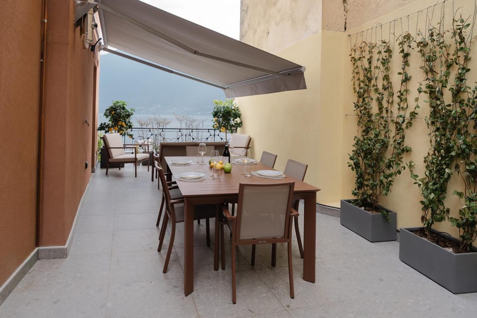 Patio, Day, Balcony/Terrace, Dining area
