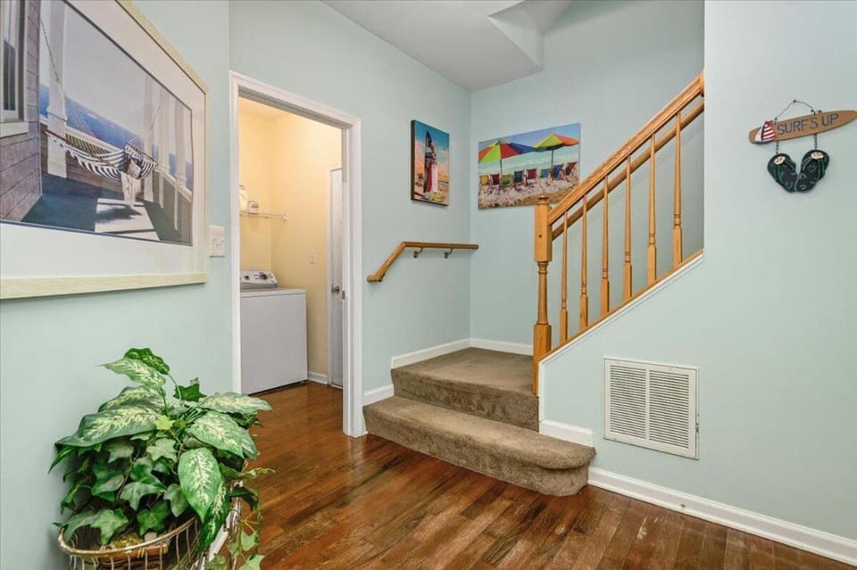 Sunset Island Waterfront 4 Bedroom Townhome with Many Amenities! House in Ocean City