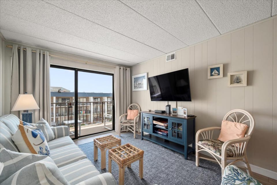 2 Bedroom Ocean Block Condo, Steps to the Beach! House in Ocean City