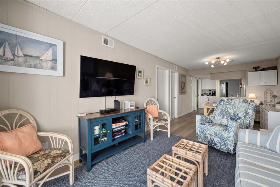 2 Bedroom Ocean Block Condo, Steps to the Beach! House in Ocean City