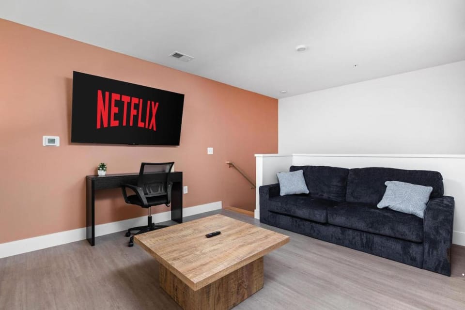 Communal lounge/ TV room