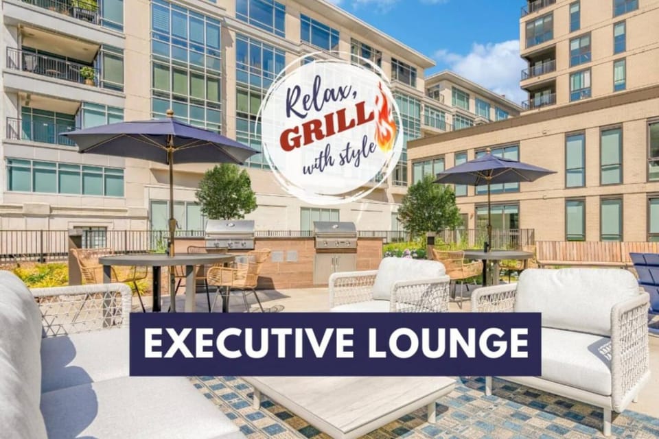Luxury Amenity Packed Townhouse | Pool+Gym+Lounge Apartment in Indianapolis