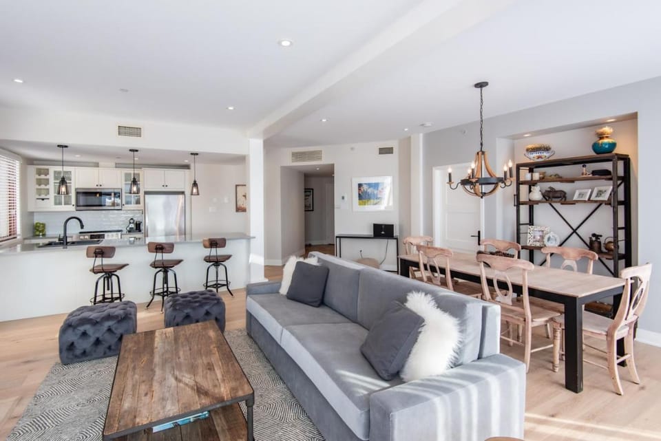 Kitchen or kitchenette, Living room, Dining area