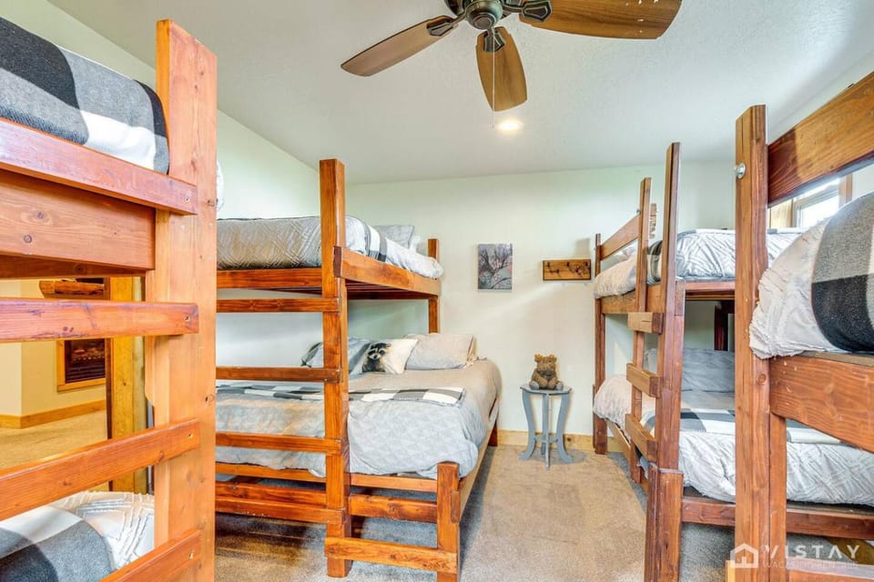 Ridgeview Retreat - Huge Cabin w/ Private Hot Tub Cabin in Brian Head