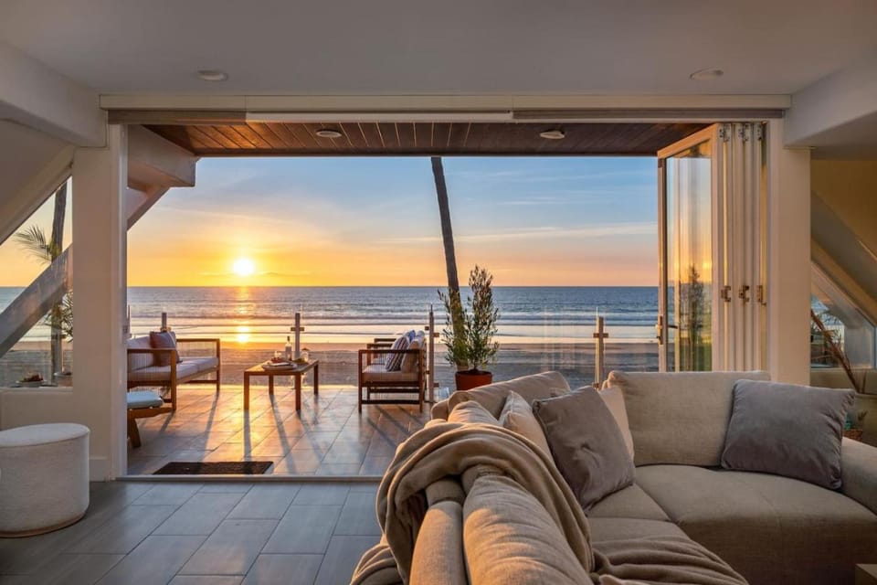 Casa Azul at Mission Beach Oceanfront Getaway House in Mission Beach