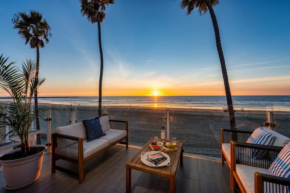 Casa Azul at Mission Beach Oceanfront Getaway House in Mission Beach