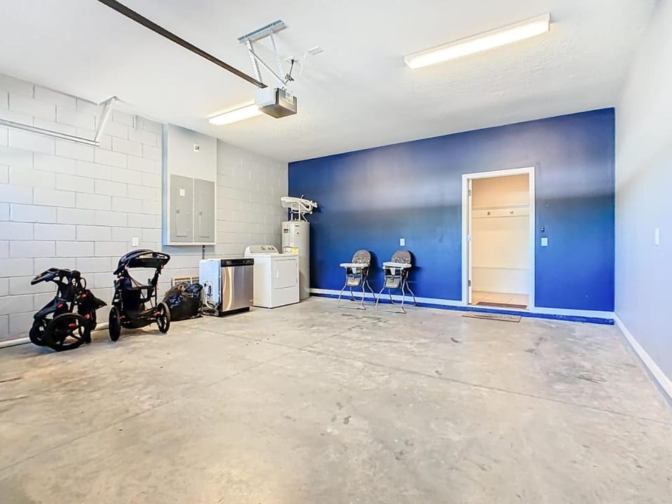 Spacious 8BR Luxury Home, Private Pool, By Disney House in Four Corners