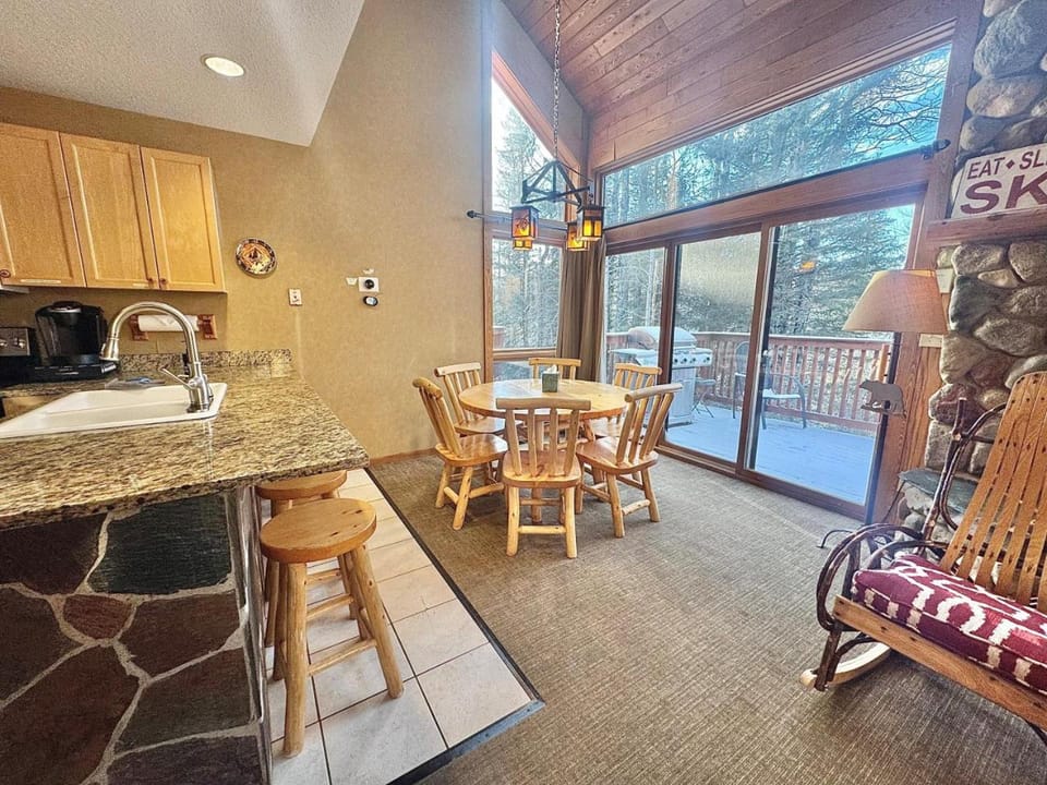 3BR Ski-In/Ski-Out Townhome | In-Unit Sauna House in Lutsen