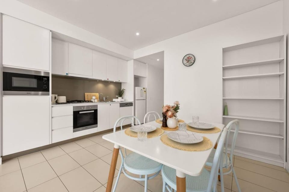 Cosy One Bedroom unit near Sydney CBD Sleeps four with Balcony Apartment in Sydney