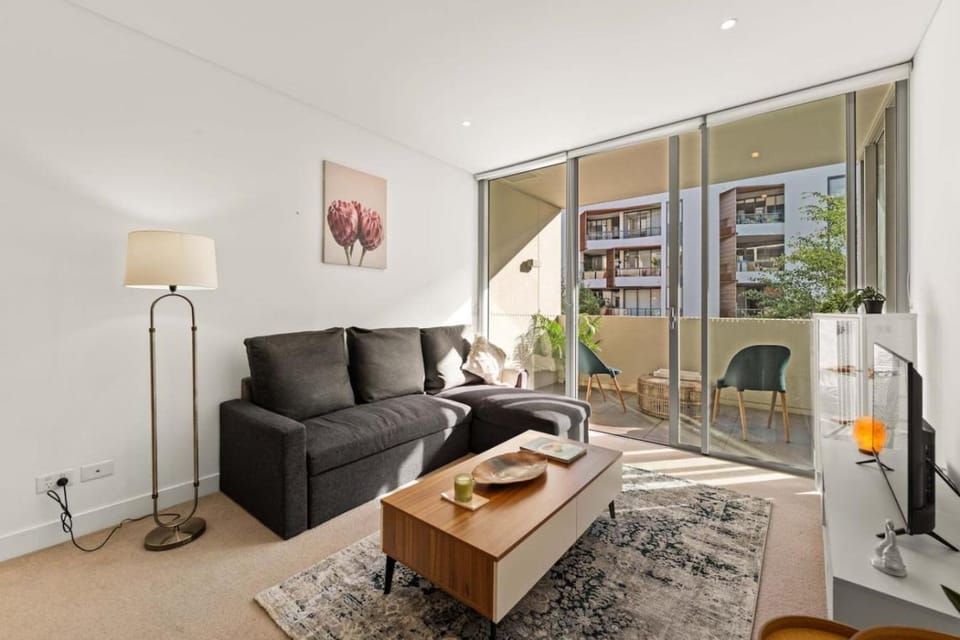 Cosy One Bedroom unit near Sydney CBD Sleeps four with Balcony Apartment in Sydney