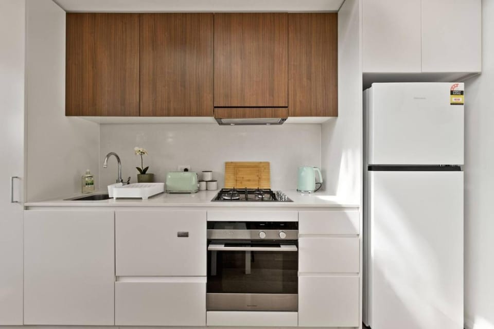 Urban One-Bedroom Near UNSW, Hospitals, Light Rail, Parking Apartment in Kensington