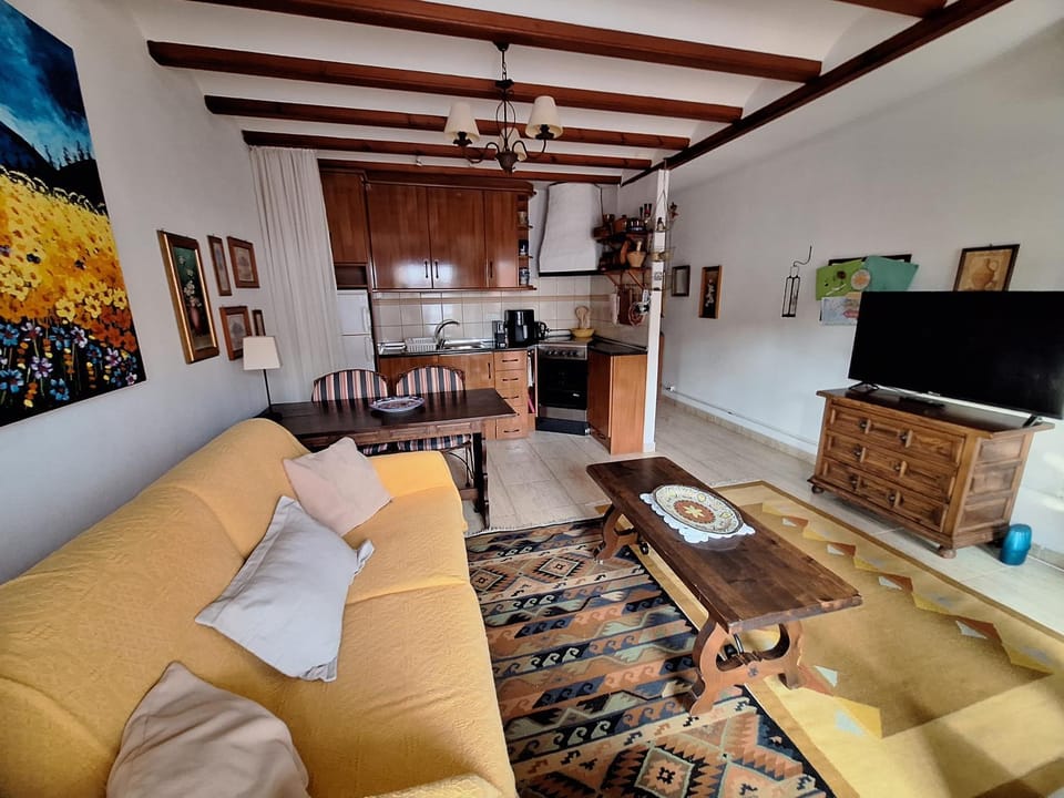 Communal lounge/ TV room, TV and multimedia, Kitchen or kitchenette, Living room, Seating area, Evening entertainment