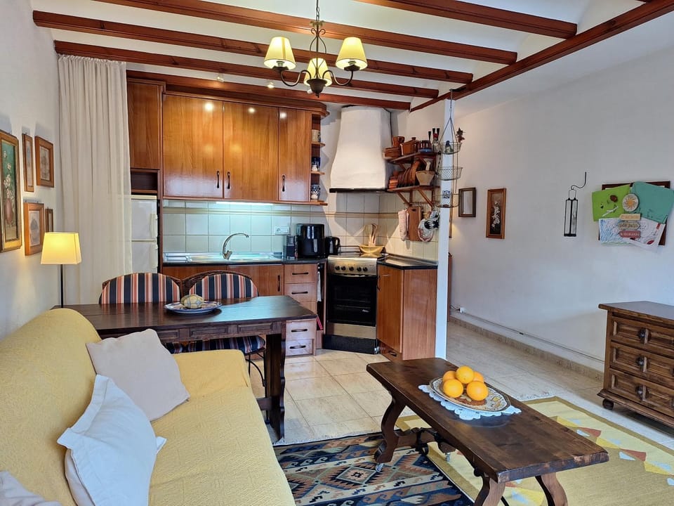 Kitchen or kitchenette, kitchen