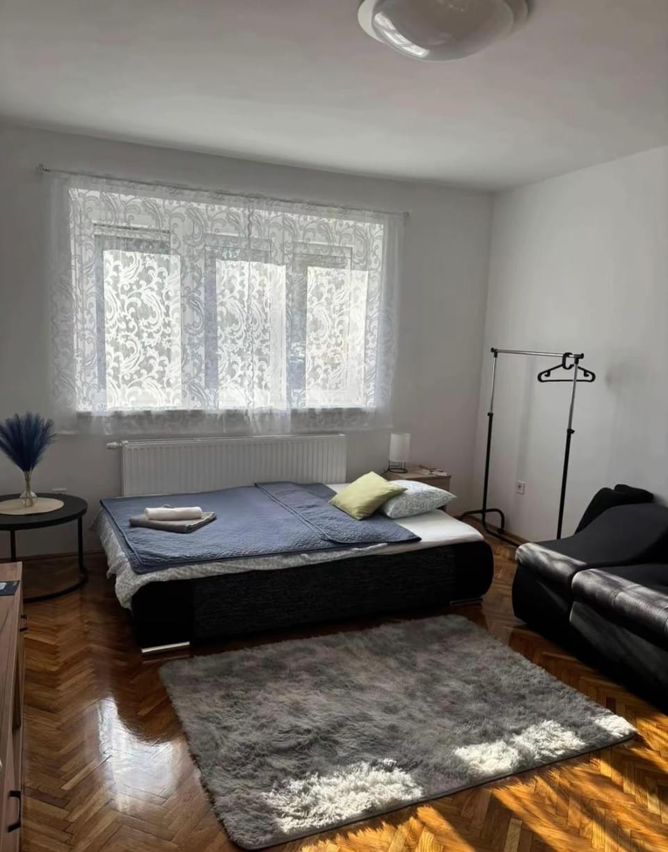 Bed, Living room