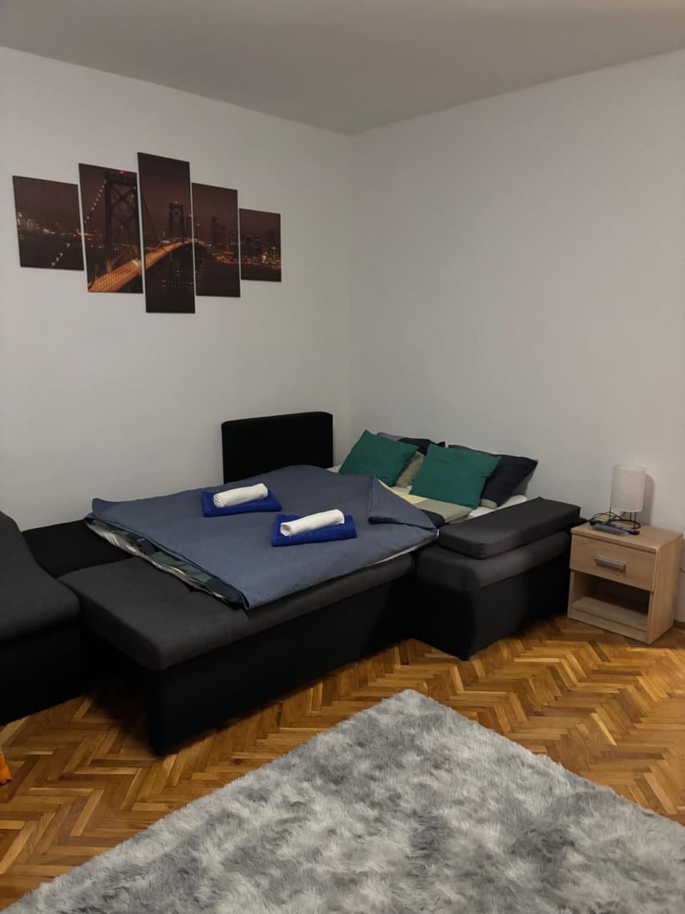 Bed, TV and multimedia, Living room, Seating area