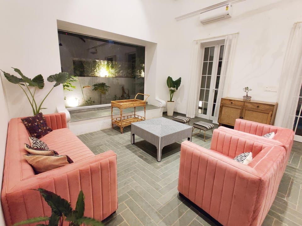 Living room, Seating area, air conditioner