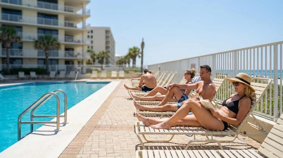 Beach Front 7th Floor Views Pools Hot Tub House in Orange Beach