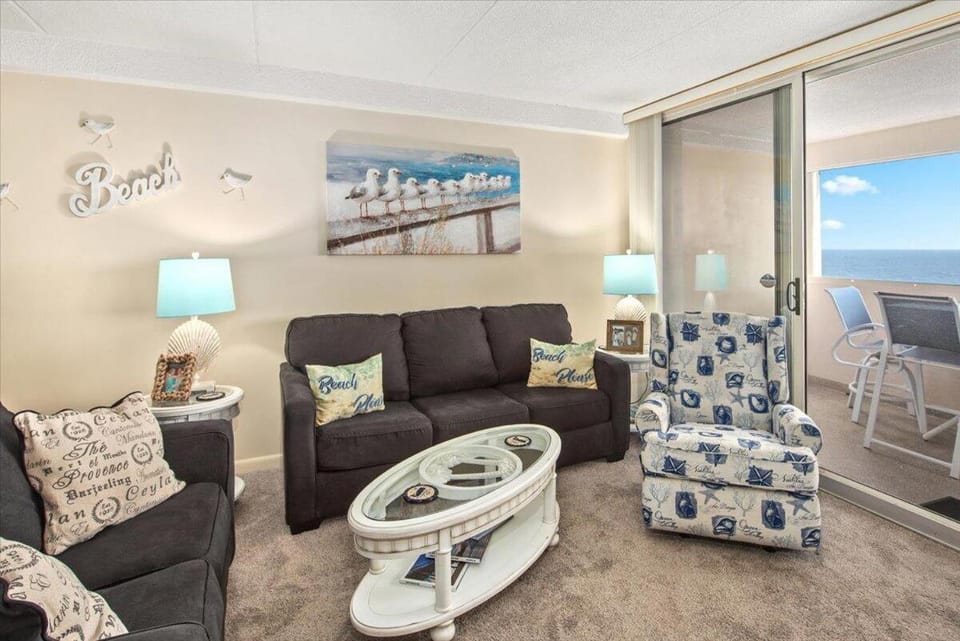 Beautiful Views from this 2 Bedroom Atlantis Condo with Outdoor Pool! House in Ocean City