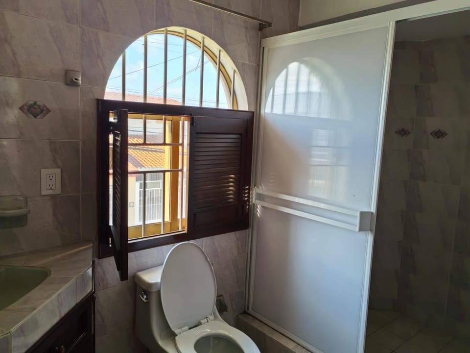 Shower, Toilet, Bathroom, Bath