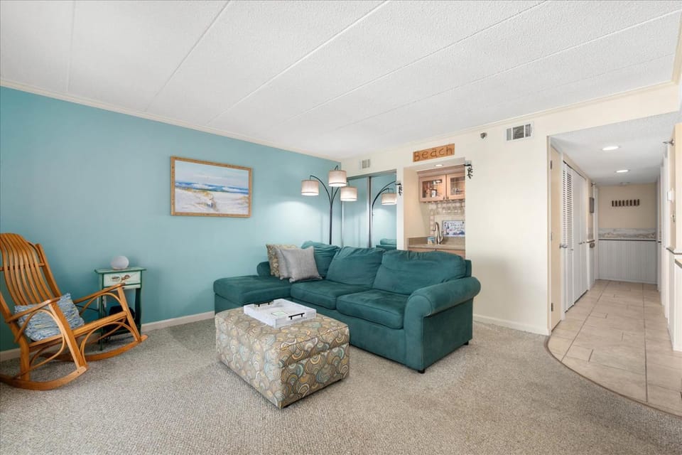 Bay Princess Condo with Outdoor Pool and Balcony! House in Ocean City