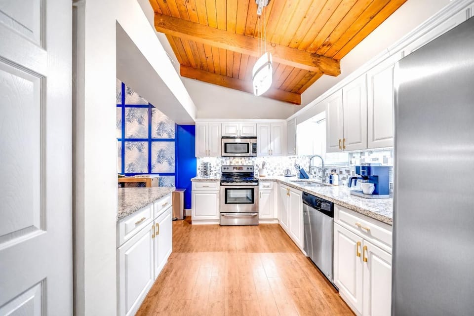 Kitchen or kitchenette, dishwasher, oven, stove