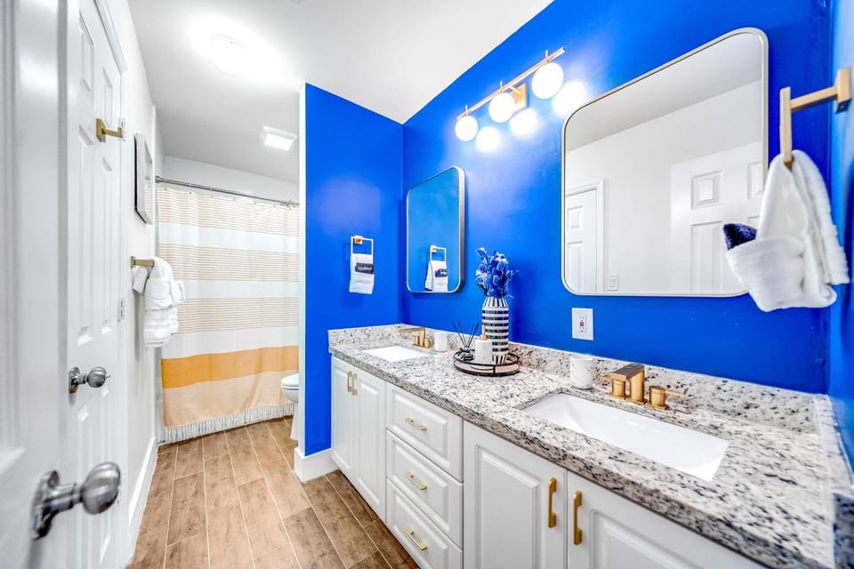 Bathroom, Bath, towels