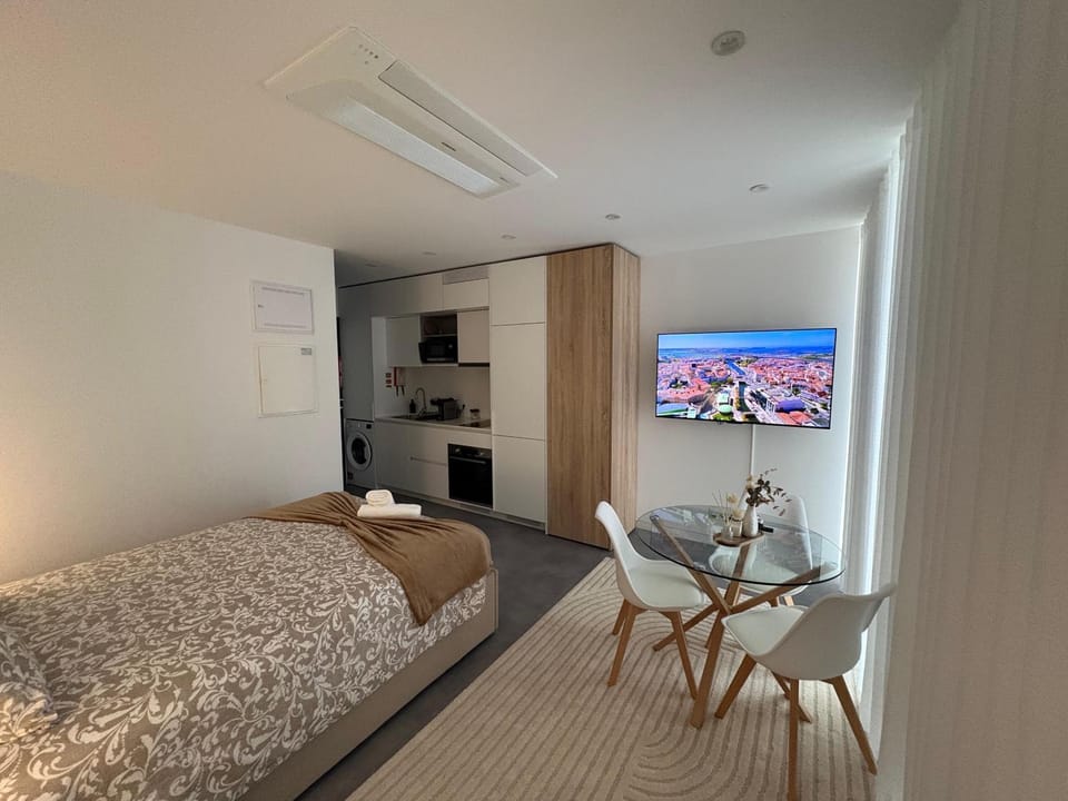 Comfort Avenue Studio Apartment in Aveiro