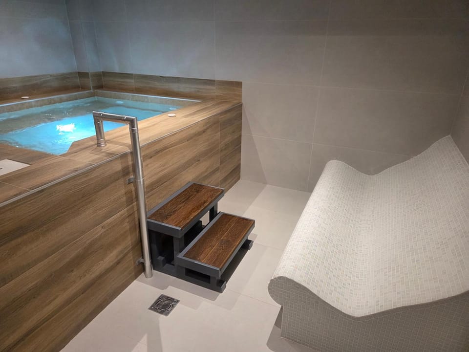 Hot Tub, Spa and wellness centre/facilities