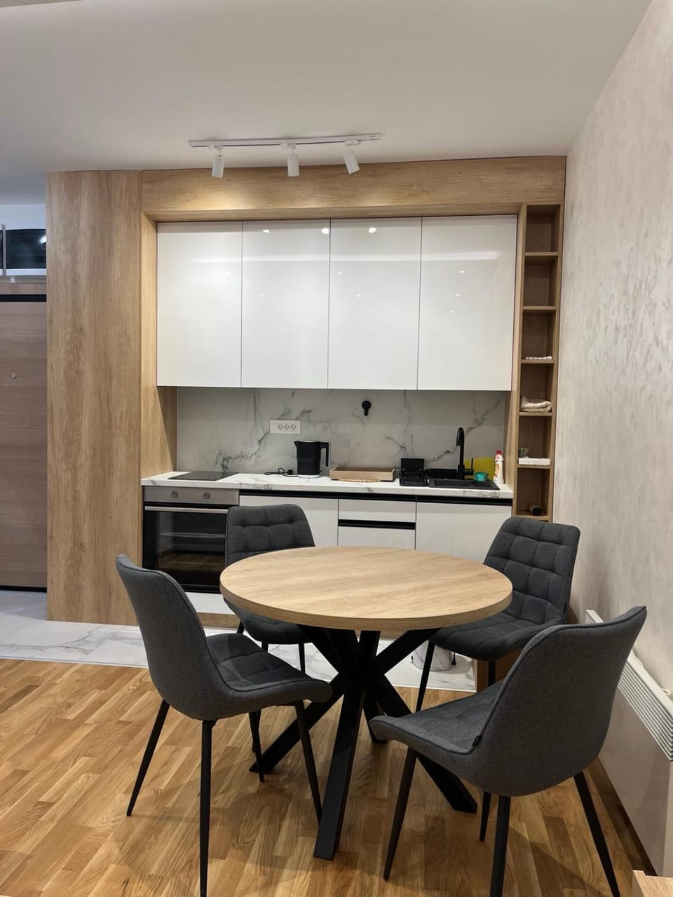 Kitchen or kitchenette, Living room, Seating area, Dining area
