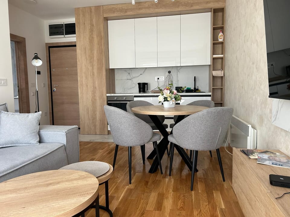 TV and multimedia, Kitchen or kitchenette, Living room, Dining area, minibar, oven