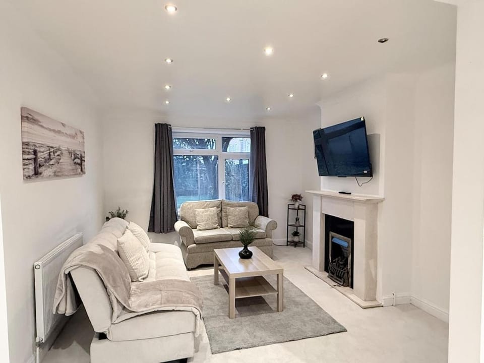 Meon house 3 bed luxury with 2 Kings and 1 double House in Portsmouth