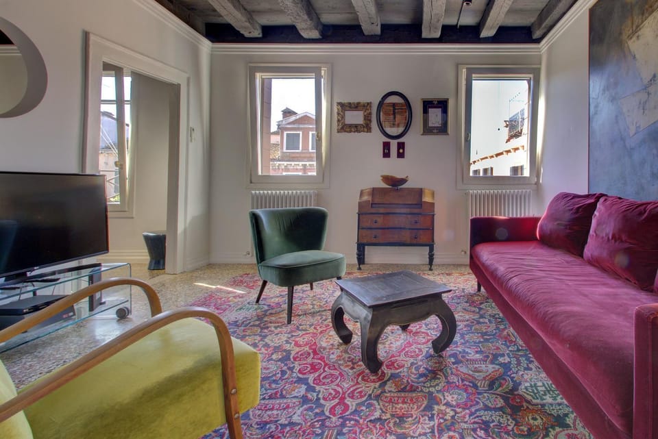 Living room, Seating area