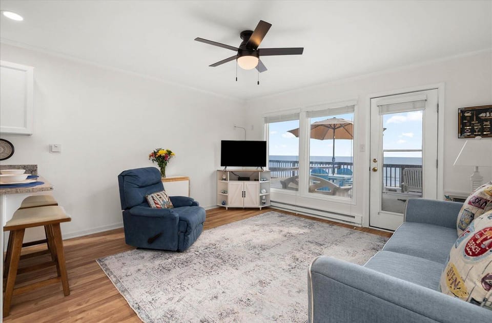 Amazing Views From This 1 Bedroom Oceanfront Condo House in Ocean City