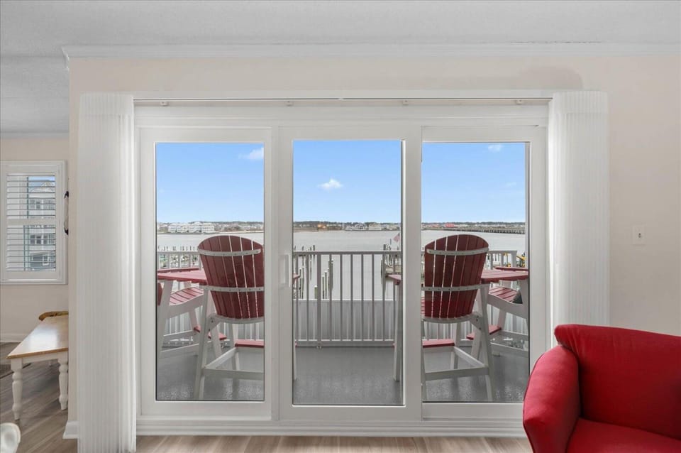 Downtown 2 Bedroom White Marlin Condo short walk to the Beach and Boardwalk! House in Ocean City