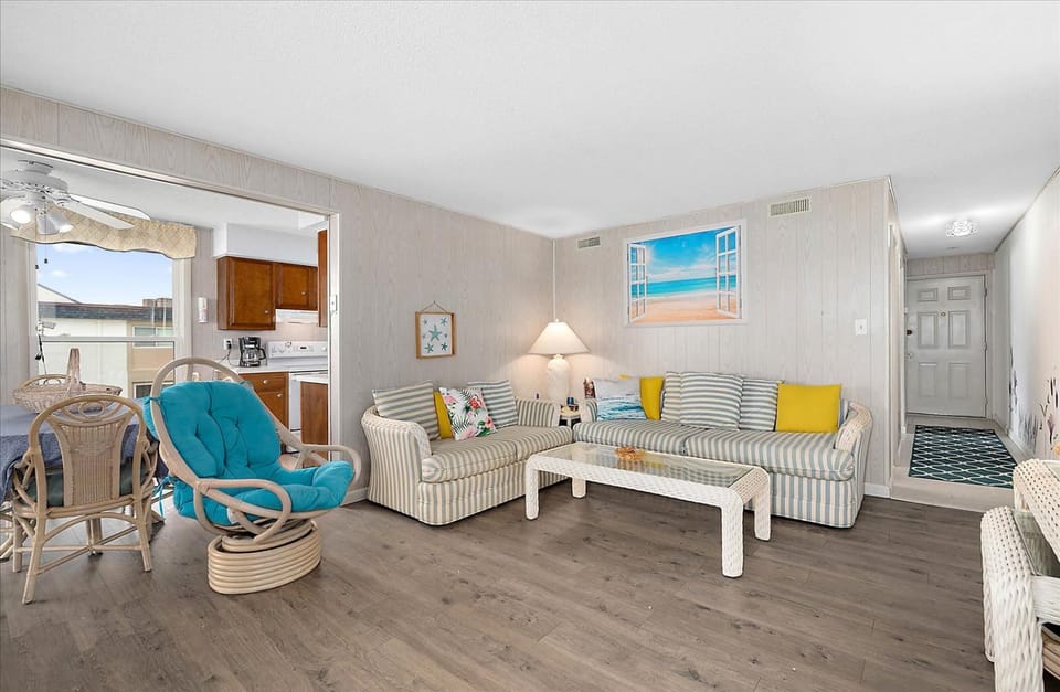 2 Bedroom, 3rd Floor Condo with Great VIews! House in Ocean City