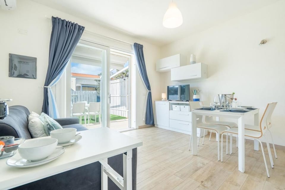 The Shell Beach House - 2 steps from the sea House in Isola Rossa