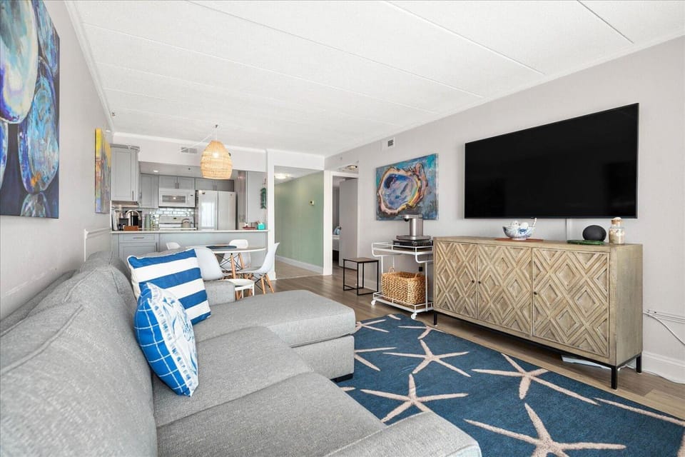Stunning Renovated 2 Bedroom Direct Ocean Front! House in Ocean City