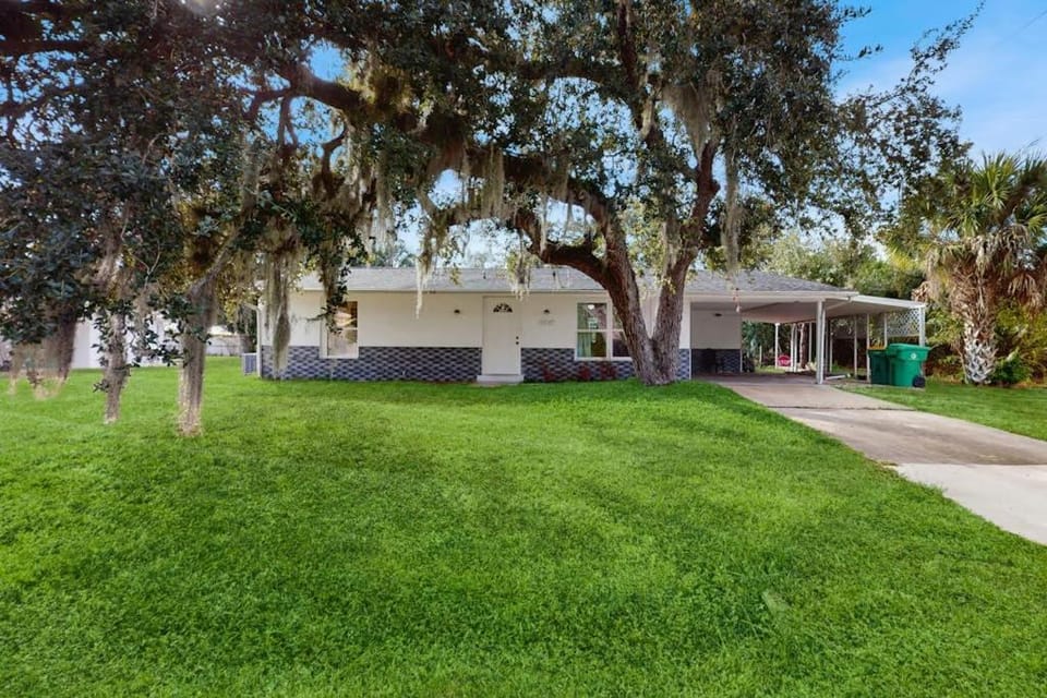 Sunshine Charm House in Port Charlotte