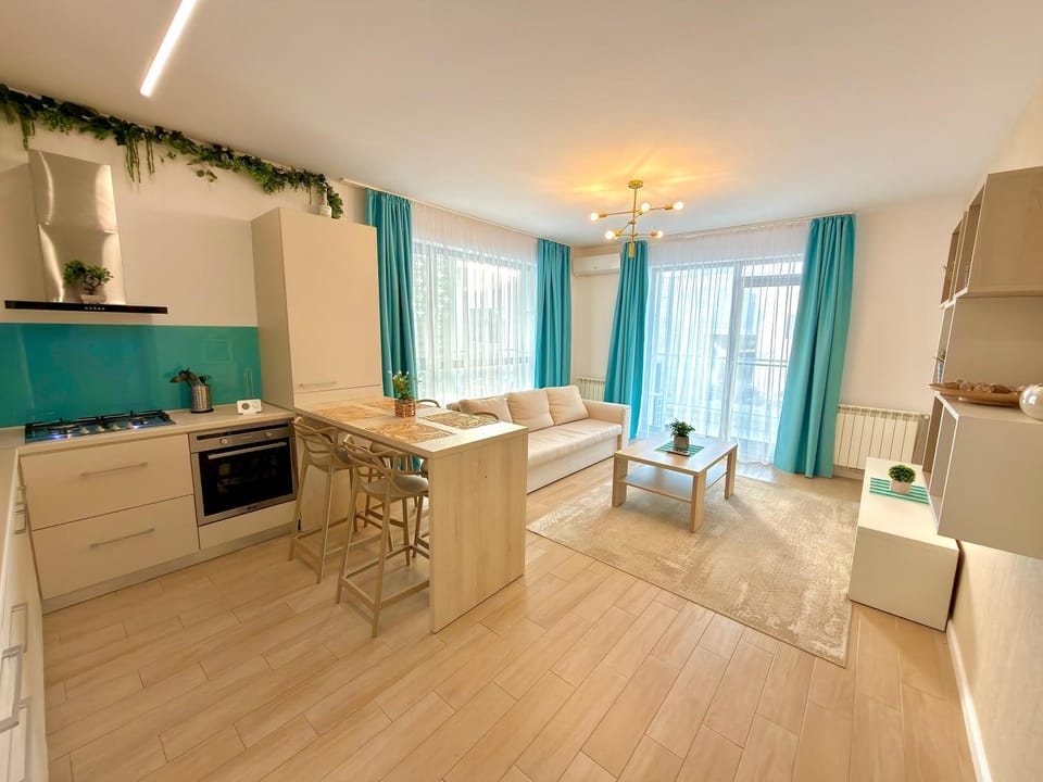 Kitchen or kitchenette, Dining area, oven, stove