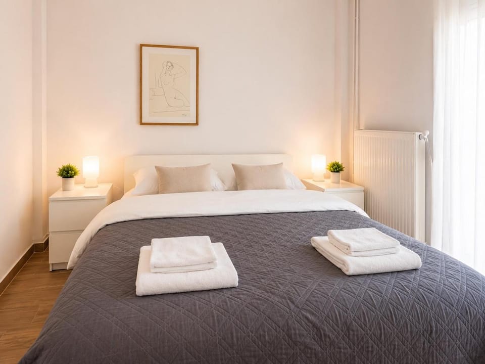 Bed, Photo of the whole room, Bedroom, towels