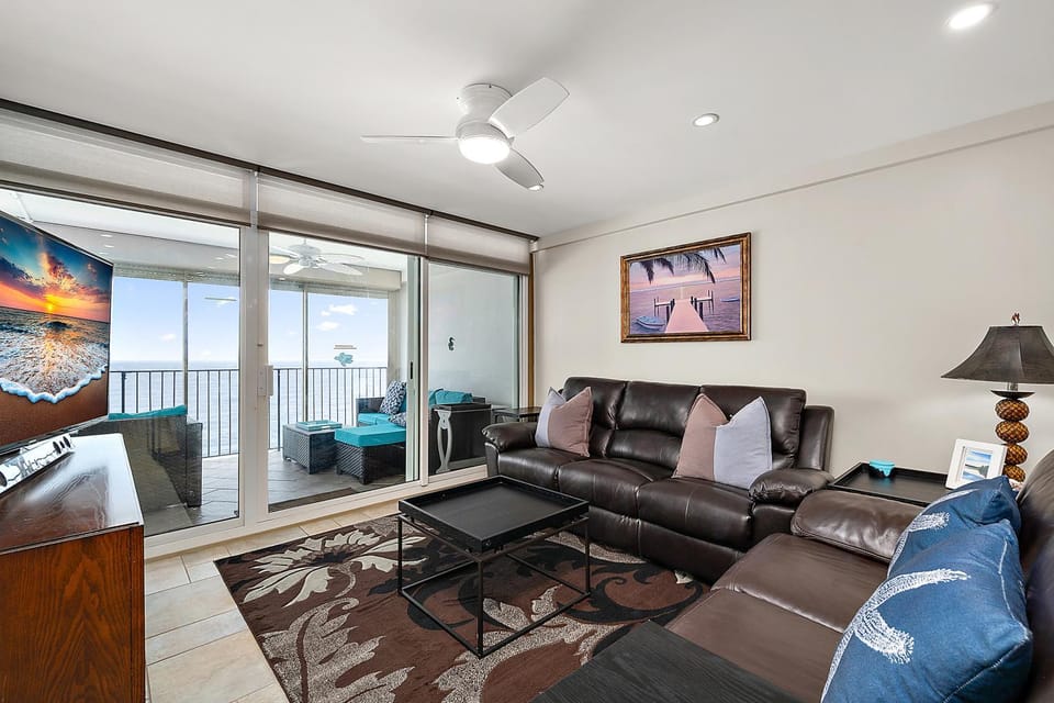 Direct Ocean Front Views From Your Private Balcony and Renovated Condo in English Towers! House in Ocean City