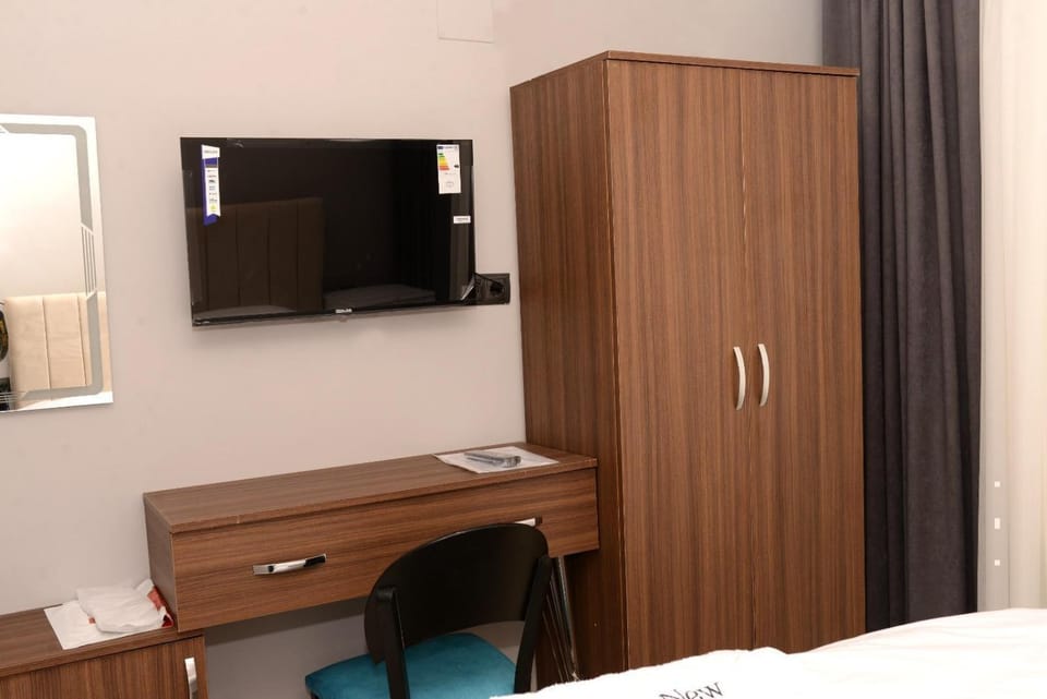 Bedroom, locker