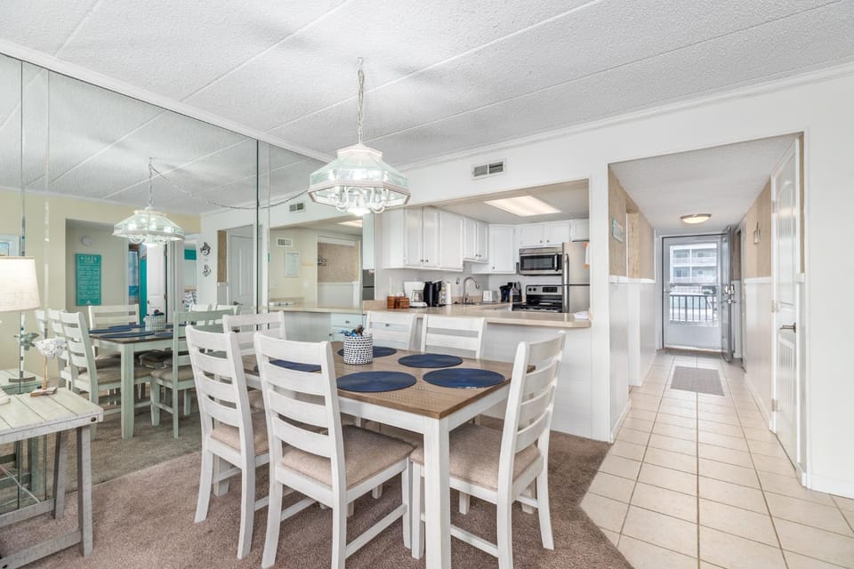 Great Ocean Front 2 Bedroom Ocean Trail Condo in Ocean City! House in Ocean City