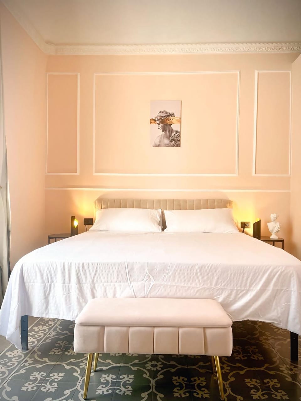 Bed, Photo of the whole room, Bedroom