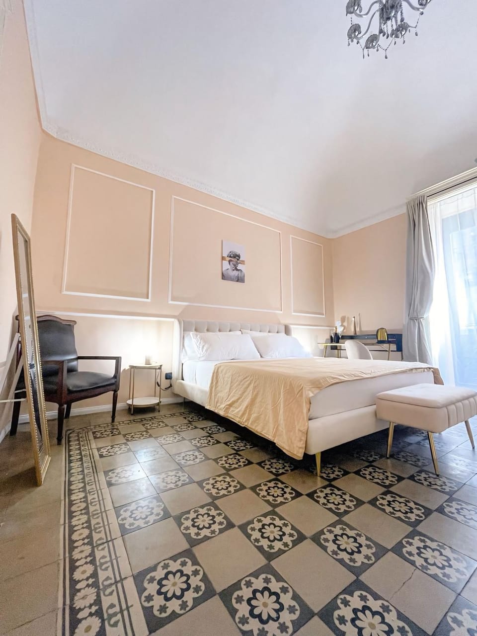 Photo of the whole room, Bedroom