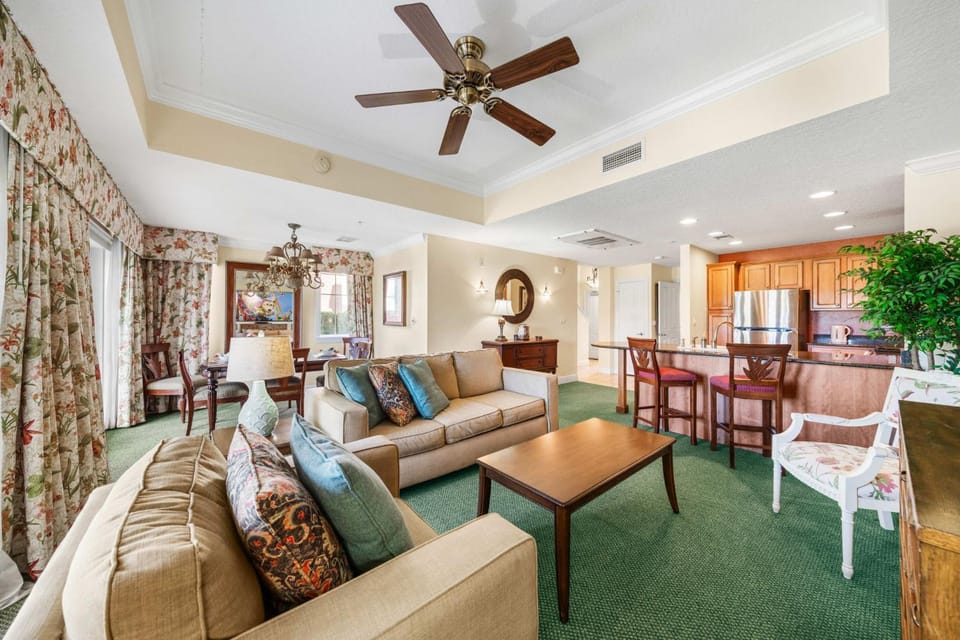 New Reunion Resort Poolside Panorama Villa House in Four Corners
